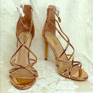 🔥 NIB X2B heels with straps!!